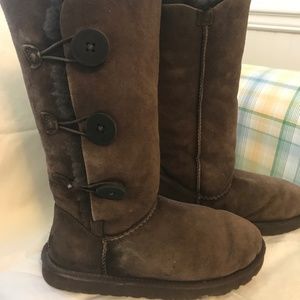 UGG Triplet Bailey Button boots -- brown size 8